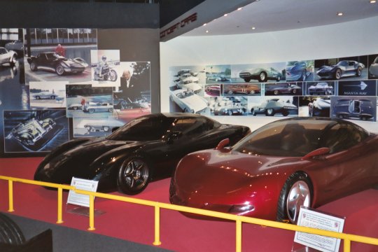 corvette_museum_05.jpg (42873 bytes)