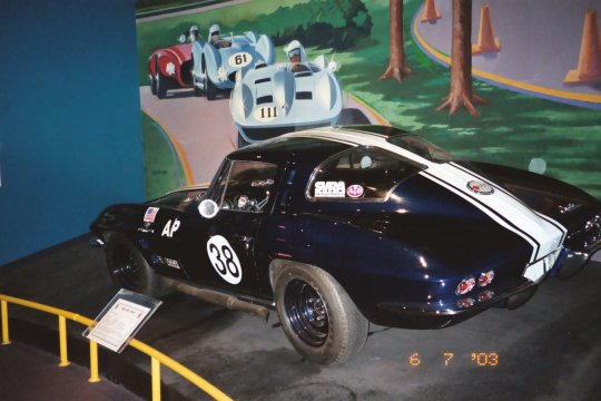 corvette_museum_08.jpg (39207 bytes)