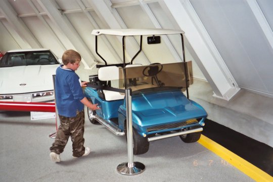 corvette_museum_09.jpg (37684 bytes)