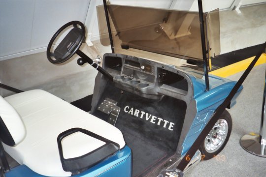 corvette_museum_10.jpg (39385 bytes)