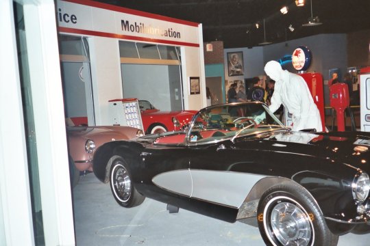 corvette_museum_13.jpg (41836 bytes)