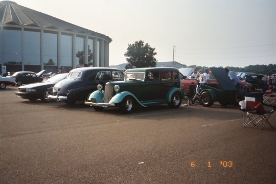 jackson_cars_2.jpg (33173 bytes)