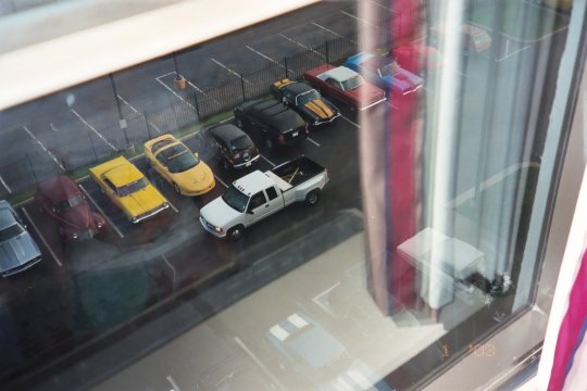 jackson_hotel_window_1.jpg (34825 bytes)