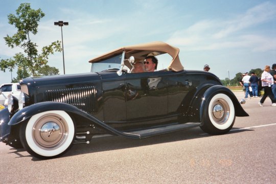 memphis_black_ford.jpg (42622 bytes)