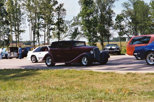 memphis_cars_coming_in_1.jpg (70930 bytes)