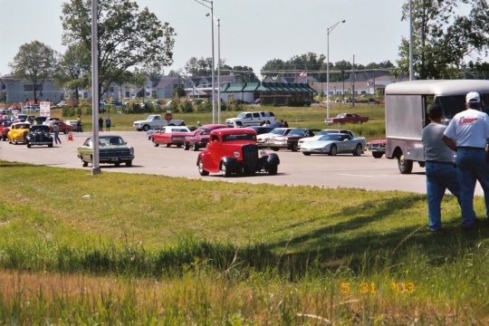 memphis_cars_coming_in_2.jpg (57148 bytes)