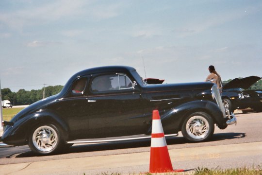 memphis_cars_coming_in_3.jpg (30279 bytes)