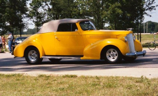 memphis_cars_coming_in_4.jpg (47434 bytes)