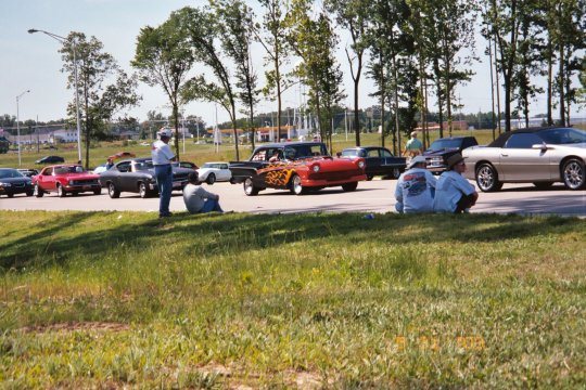 memphis_cars_coming_in_5.jpg (71294 bytes)